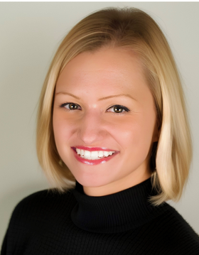 Alexandra Wolff headshot